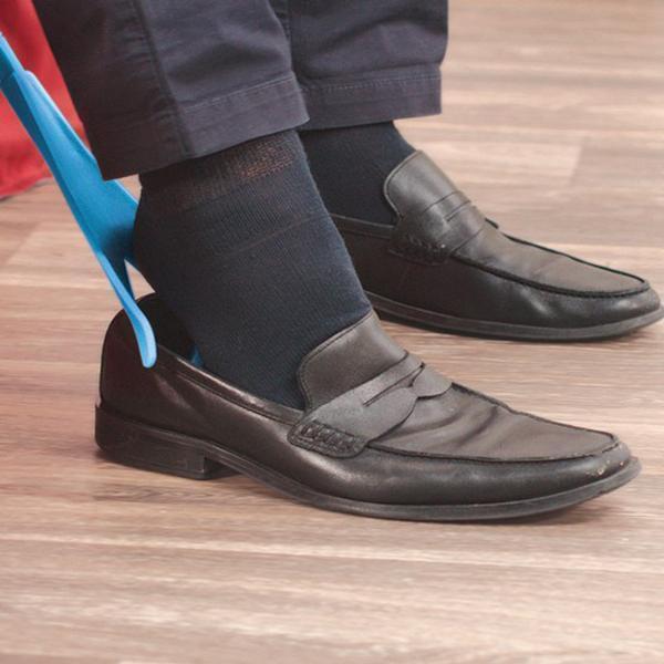 Gadgets d'Eve beauté Sockaid™_: Le moyen extrêmement simple et efficace pour mettre vos chaussettes.